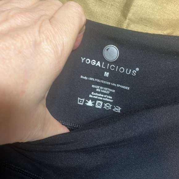 27 inch waist. 23 inch inseam. Yogaliscious - Picture 2 of 6